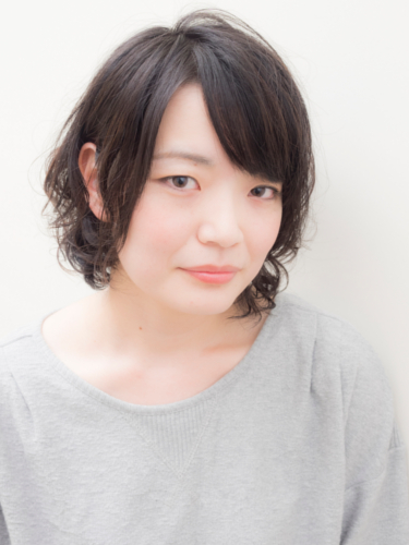 黒髪ラフウェーブ